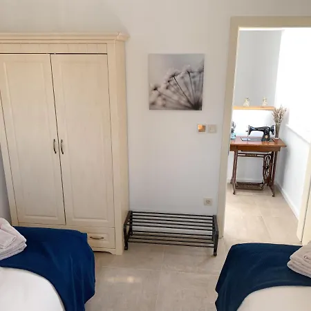 Alara - Charming With Heated Swimming Pool וילה