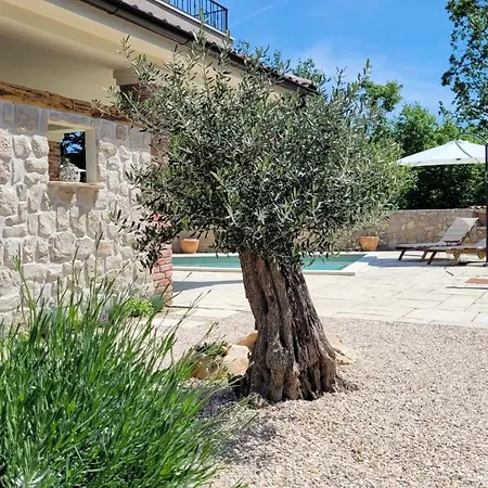 Alara - Charming With Heated Swimming Pool *
