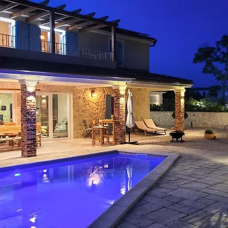 Alara - Charming With Heated Swimming Pool
