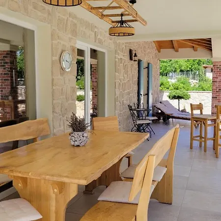 Alara - Charming With Heated Swimming Pool Villa Milohnici