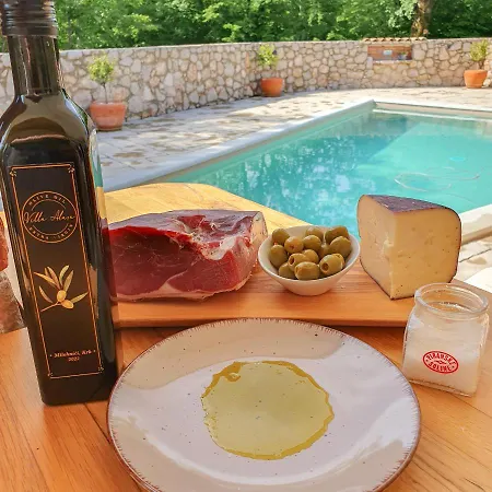 Alara - Charming With Heated Swimming Pool Vila *