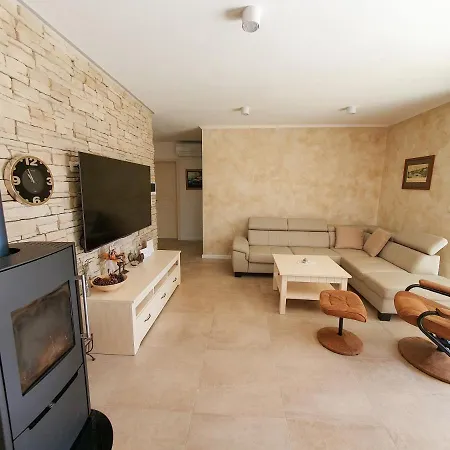 Villa Alara - Charming With Heated Swimming Pool *