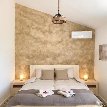 Villa Alara - Charming With Heated Swimming Pool *