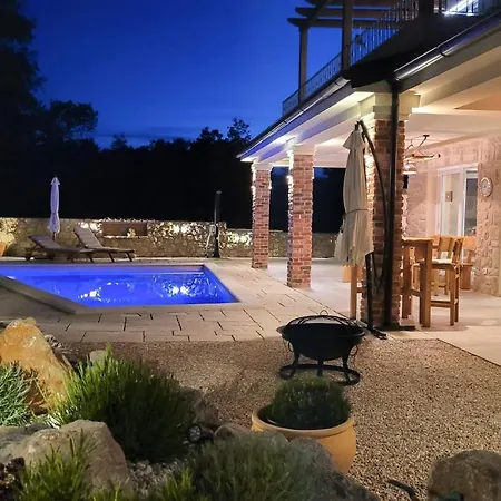 Alara - Charming With Heated Swimming Pool Vila