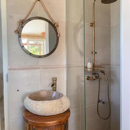 Alara - Charming With Heated Swimming Pool Milohnici