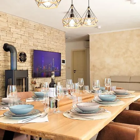 Villa Alara - Charming With Heated Swimming Pool *