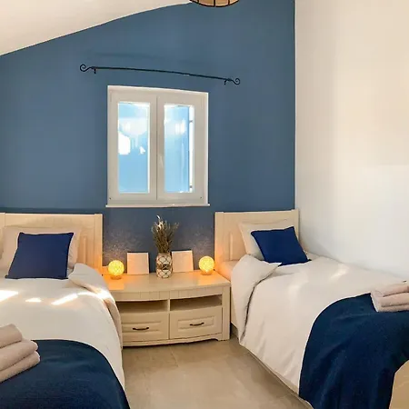 Alara - Charming With Heated Swimming Pool Vila Milohnici