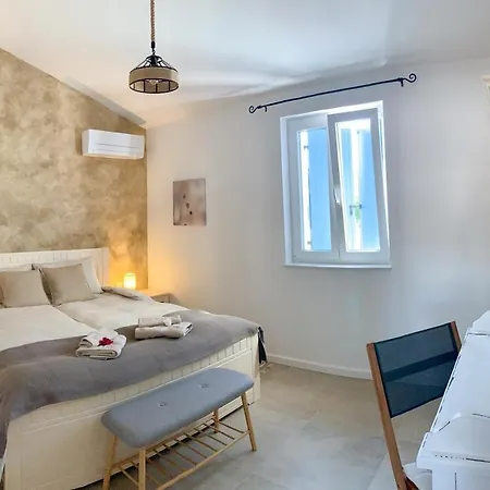 Alara - Charming With Heated Swimming Pool Vila *