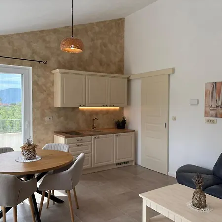 Alara - Charming With Heated Swimming Pool *