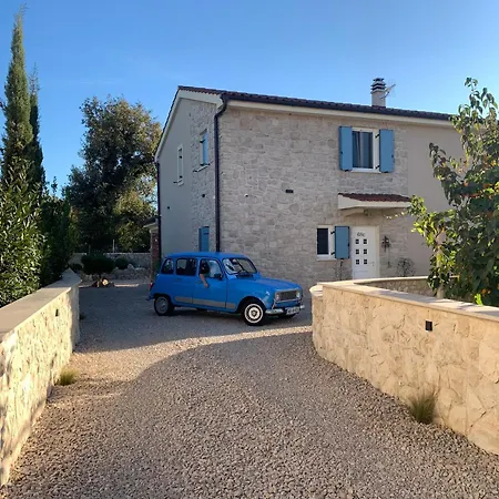 Alara - Charming With Heated Swimming Pool *