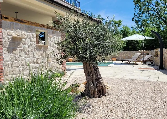 Alara - Charming With Heated Swimming Pool *
