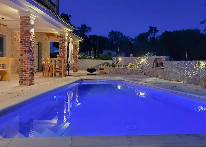 Villa Alara - Charming With Heated Swimming Pool