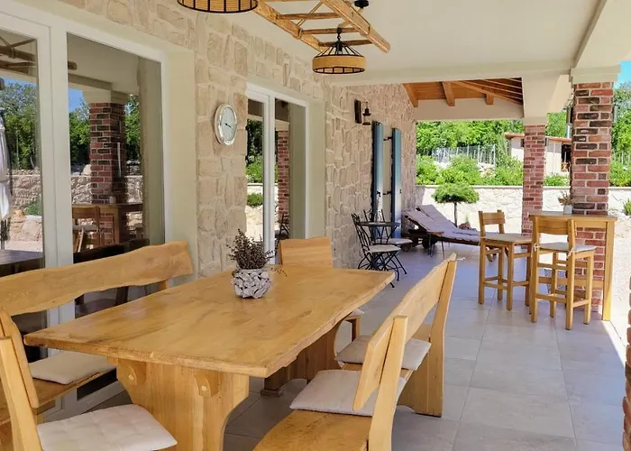 Alara - Charming With Heated Swimming Pool Villa Milohnići
