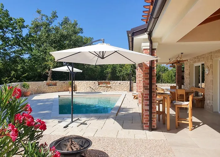 Villa Alara - Charming With Heated Swimming Pool