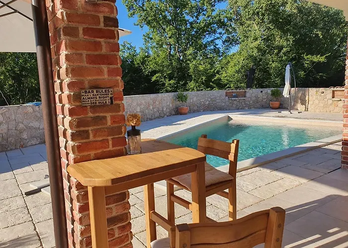 Alara - Charming With Heated Swimming Pool *
