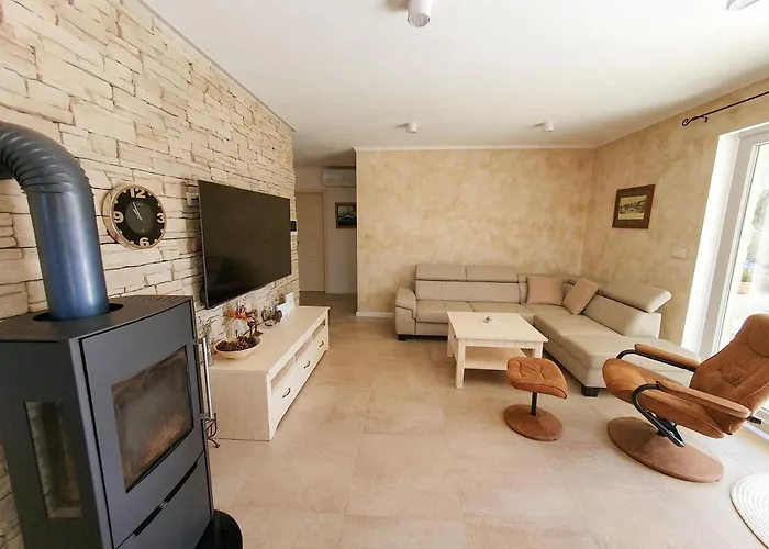 Villa Alara - Charming With Heated Swimming Pool *