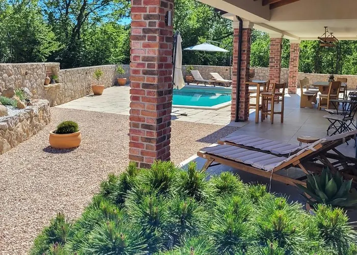 Alara - Charming With Heated Swimming Pool Villa