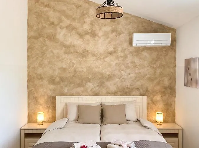 Villa Alara - Charming With Heated Swimming Pool *