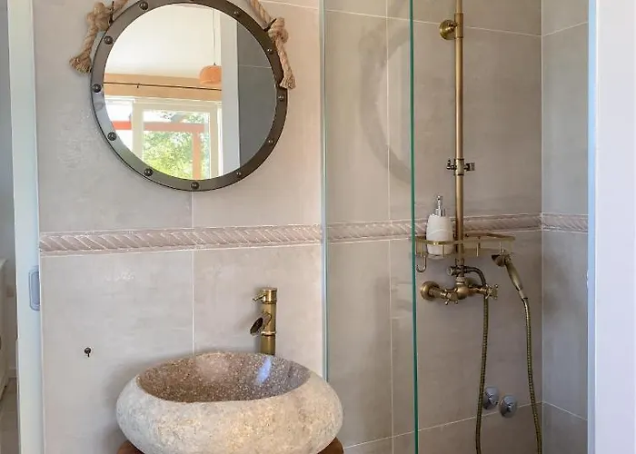 Alara - Charming With Heated Swimming Pool Milohnici