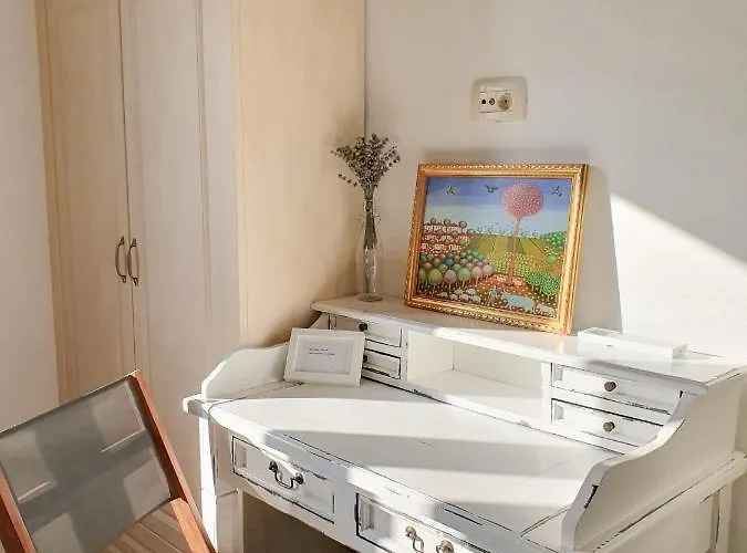 Alara - Charming With Heated Swimming Pool *