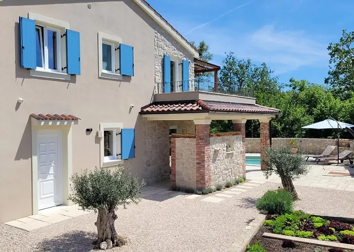 Alara - Charming With Heated Swimming Pool *