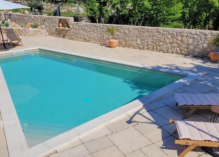 Villa Alara - Charming With Heated Swimming Pool