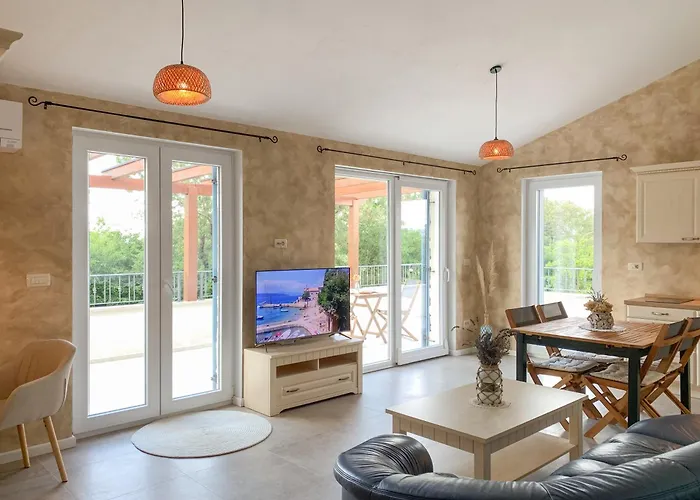 Alara - Charming With Heated Swimming Pool Milohnici
