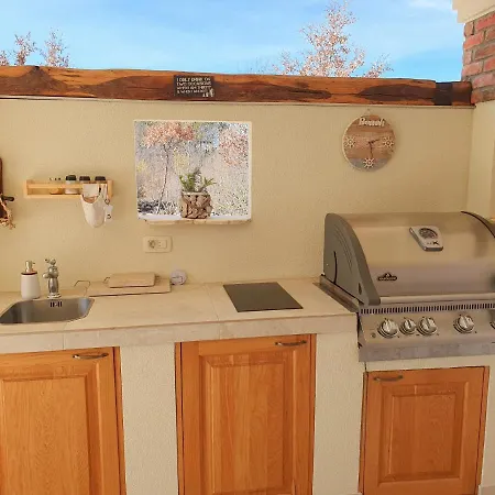 Alara - Charming With Heated Swimming Pool Villa Milohnici