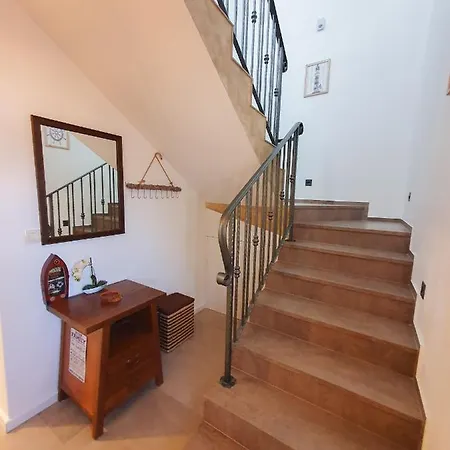 Alara - Charming With Heated Swimming Pool Milohnici