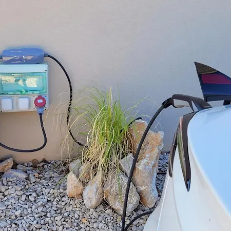 Alara - Charming With Heated Swimming Pool Villa Milohnici